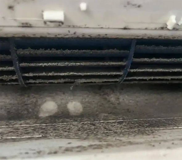 岫岩空调吹的风有股烧焦味是怎么回事